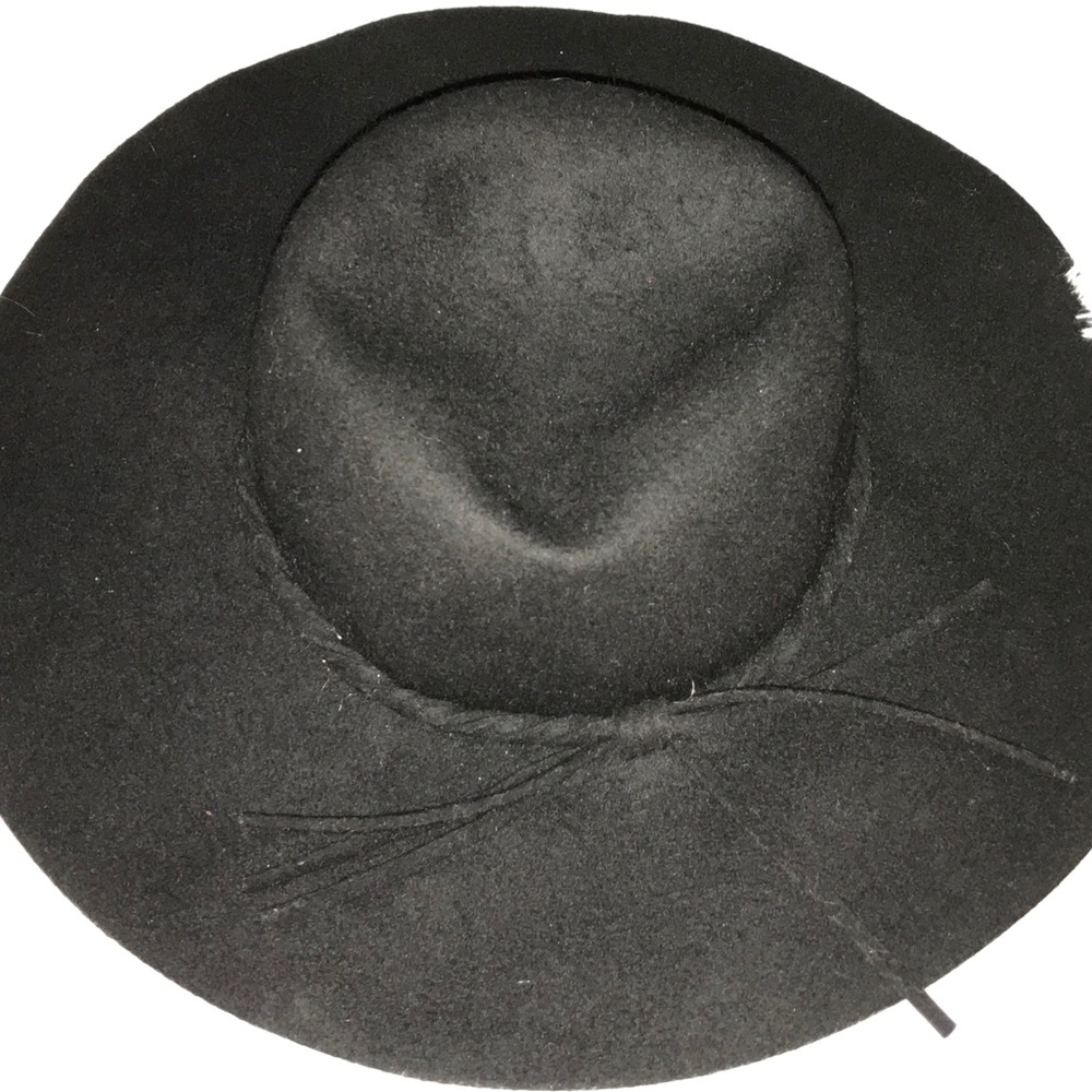Floppy hat
